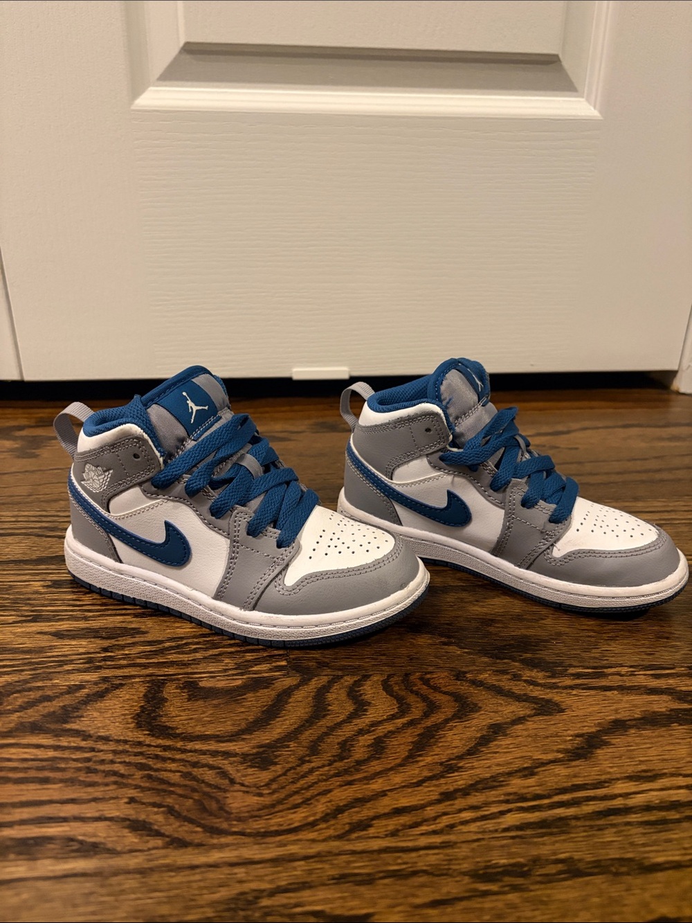 Nike Jordan 1 Mid (PS) White, Gray & Blue Kids Size 11C